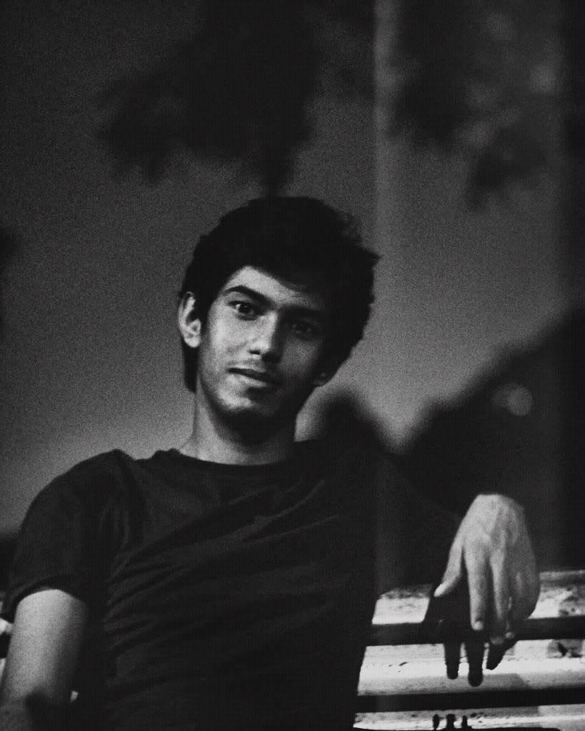 Rik Amrit — Archival Photograph Frame 11